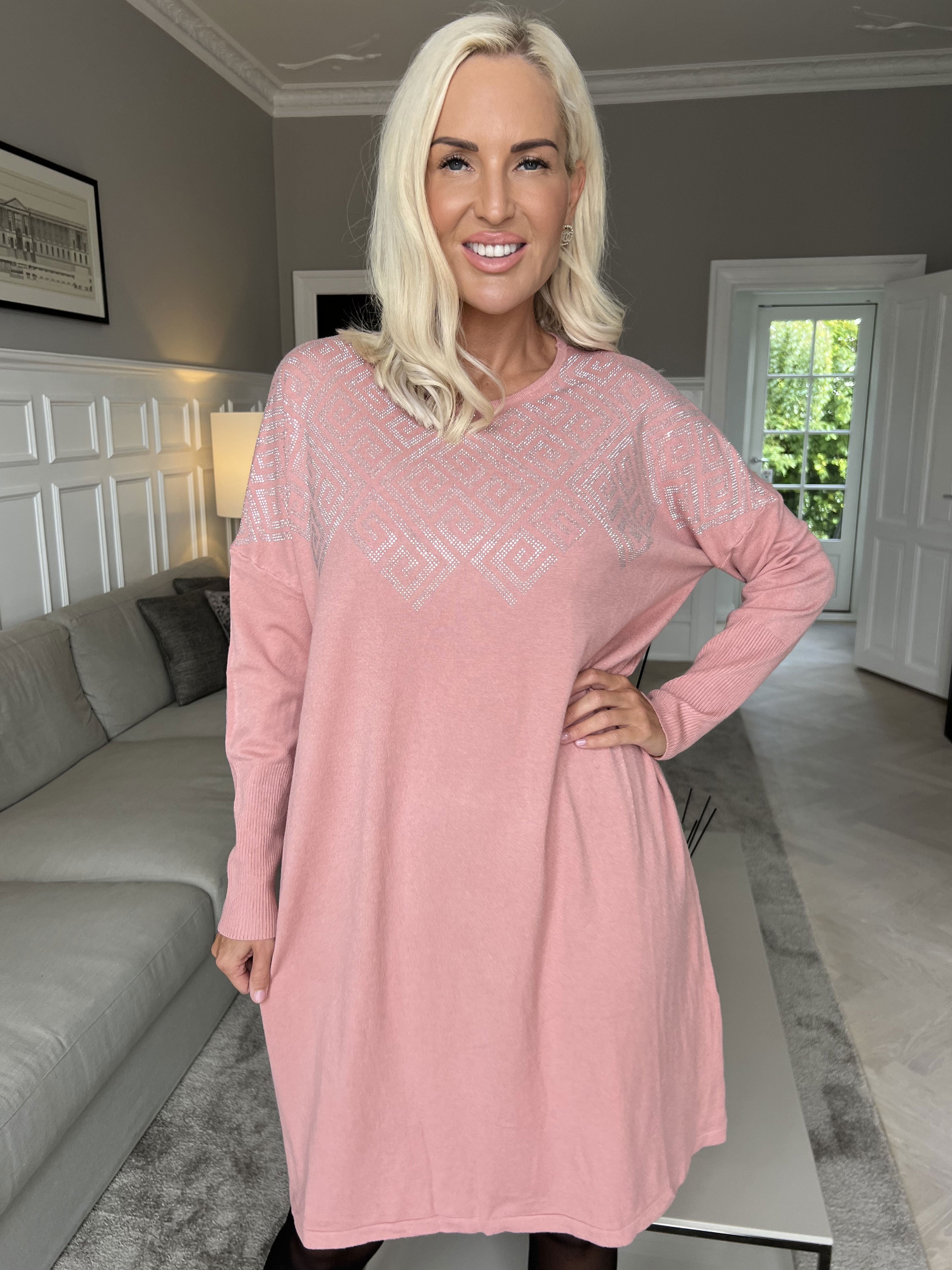 Luna - Mjuk stickad plus size klänning med strass